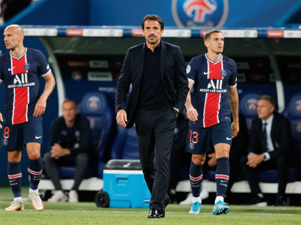 他在中場的 他在中場的